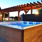 Comfortable Homes, Pool, Jacuzzi, Sauna