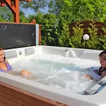 Comfortable Homes, Pool, Jacuzzi, Sauna Dom wakacyjny *