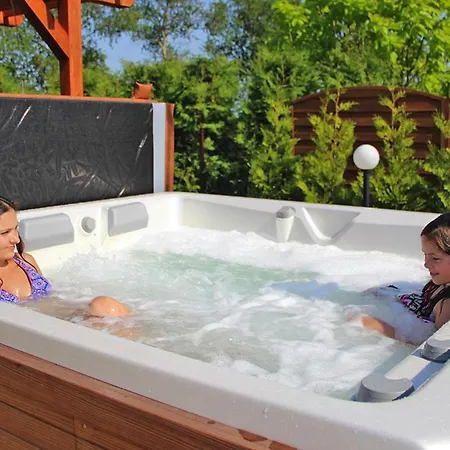 Comfortable Homes, Pool, Jacuzzi, Sauna Holiday home *